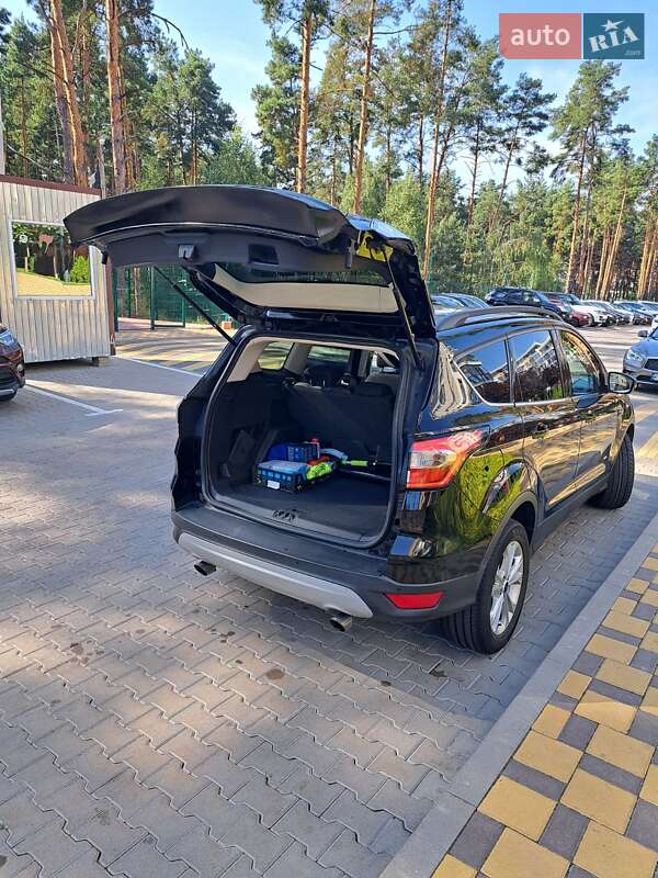 Внедорожник / Кроссовер Ford Escape 2016 в Гостомеле