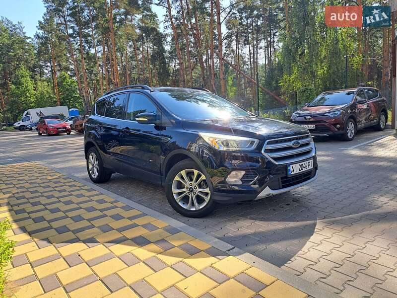 Внедорожник / Кроссовер Ford Escape 2016 в Гостомеле