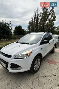 Внедорожник / Кроссовер Ford Escape 2015 в Магдалиновке