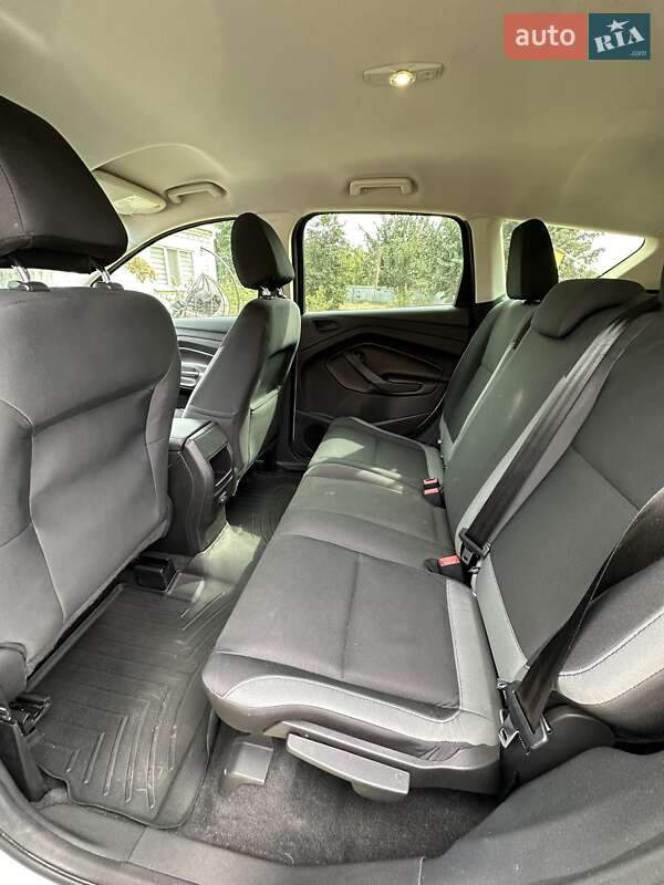 Внедорожник / Кроссовер Ford Escape 2015 в Магдалиновке
