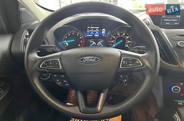 Внедорожник / Кроссовер Ford Escape 2017 в 
