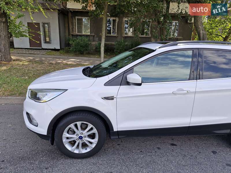 Внедорожник / Кроссовер Ford Escape 2017 в Запорожье