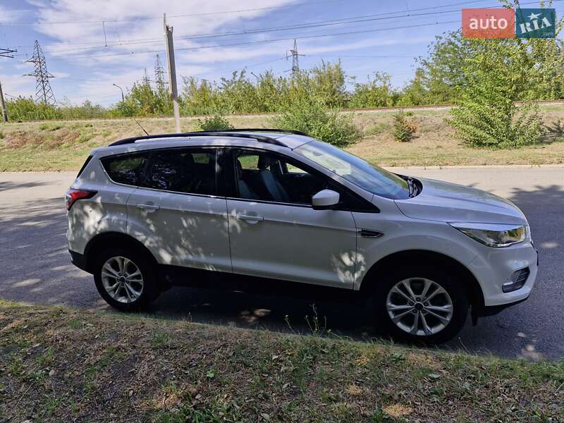 Внедорожник / Кроссовер Ford Escape 2017 в Запорожье