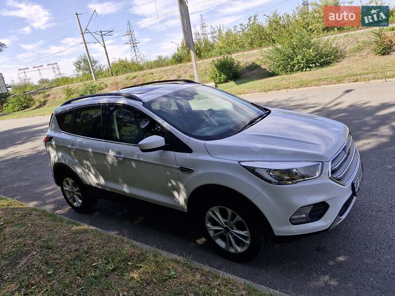 Внедорожник / Кроссовер Ford Escape 2017 в Запорожье