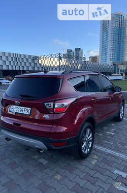 Внедорожник / Кроссовер Ford Escape 2018 в 