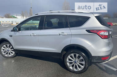 Внедорожник / Кроссовер Ford Escape 2017 в 