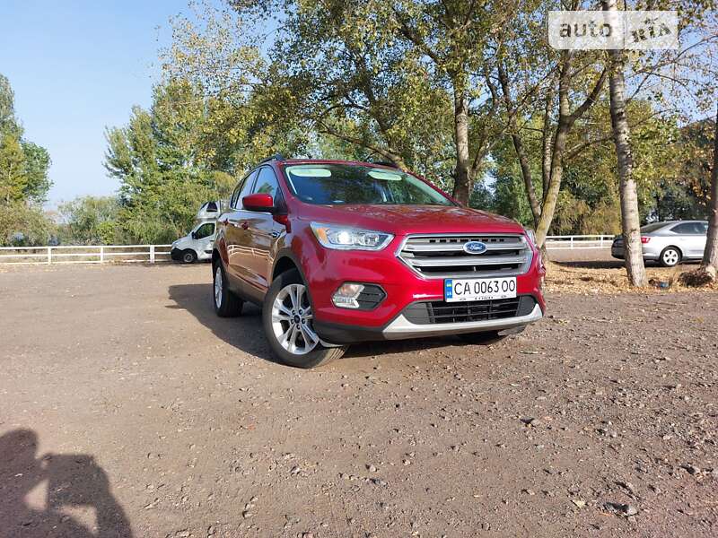 Внедорожник / Кроссовер Ford Escape 2017 в Черкассах