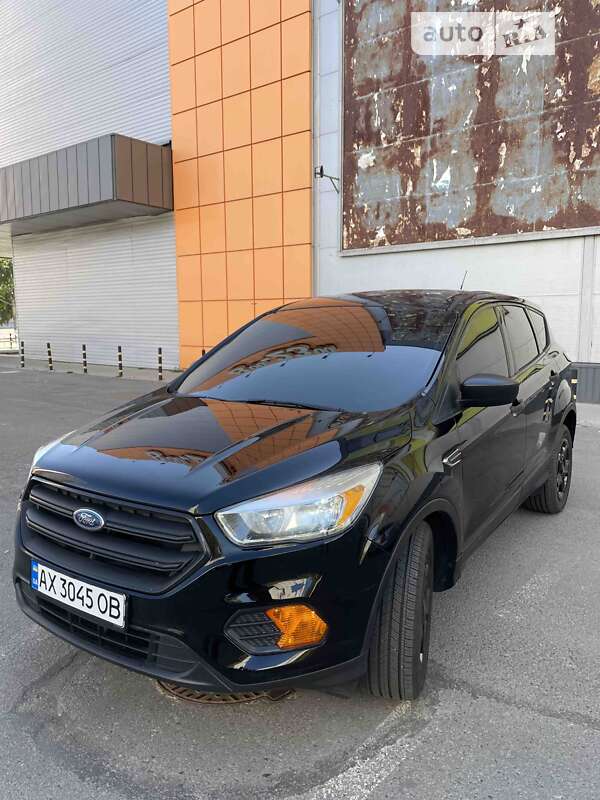 Позашляховик / Кросовер Ford Escape 2017 в 