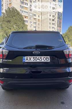 Позашляховик / Кросовер Ford Escape 2017 в 