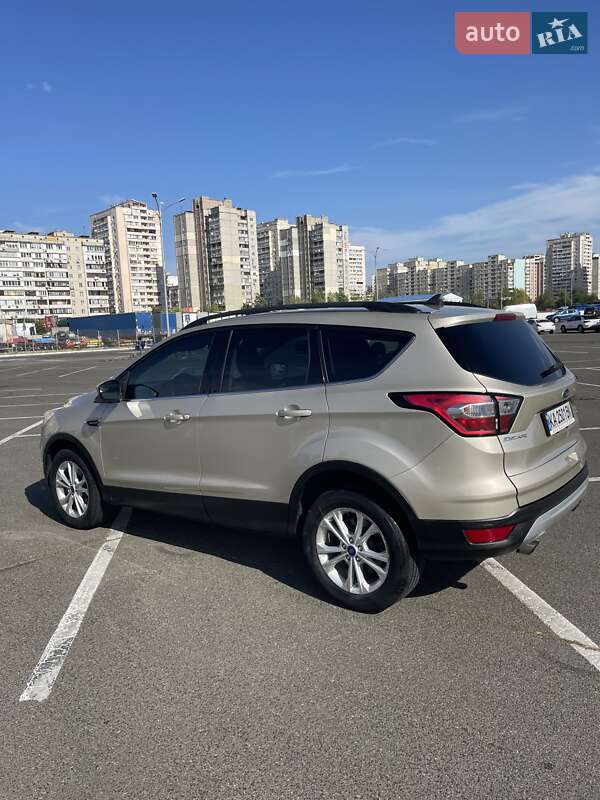 Внедорожник / Кроссовер Ford Escape 2018 в Киеве