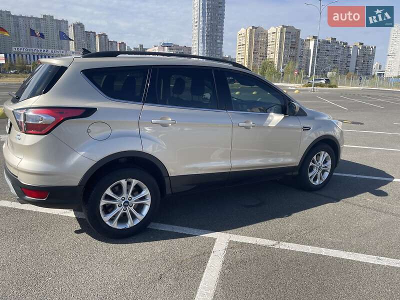 Внедорожник / Кроссовер Ford Escape 2018 в Киеве
