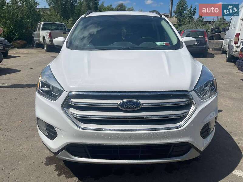 Внедорожник / Кроссовер Ford Escape 2017 в 