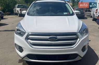Внедорожник / Кроссовер Ford Escape 2017 в 