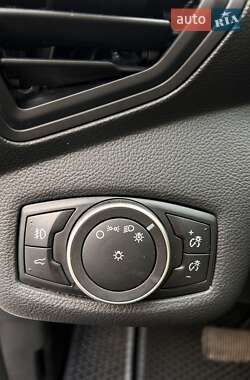 Внедорожник / Кроссовер Ford Escape 2018 в 