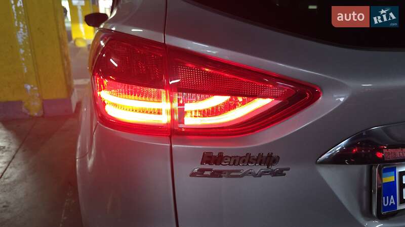 Внедорожник / Кроссовер Ford Escape 2015 в 
