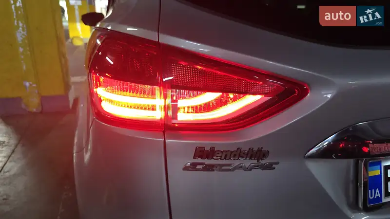 Внедорожник / Кроссовер Ford Escape 2015 в 