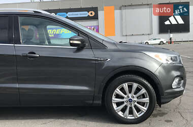 Внедорожник / Кроссовер Ford Escape 2018 в 