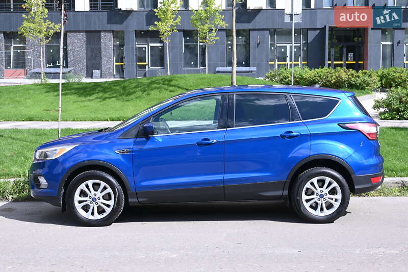 Внедорожник / Кроссовер Ford Escape 2017 в Киеве