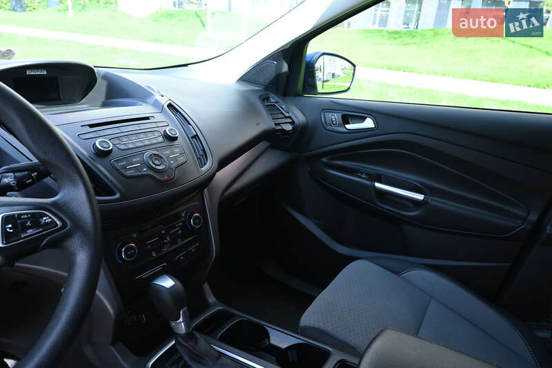 Внедорожник / Кроссовер Ford Escape 2017 в Киеве