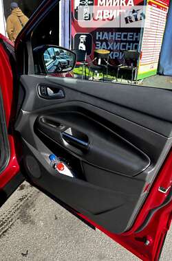 Внедорожник / Кроссовер Ford Escape 2017 в 
