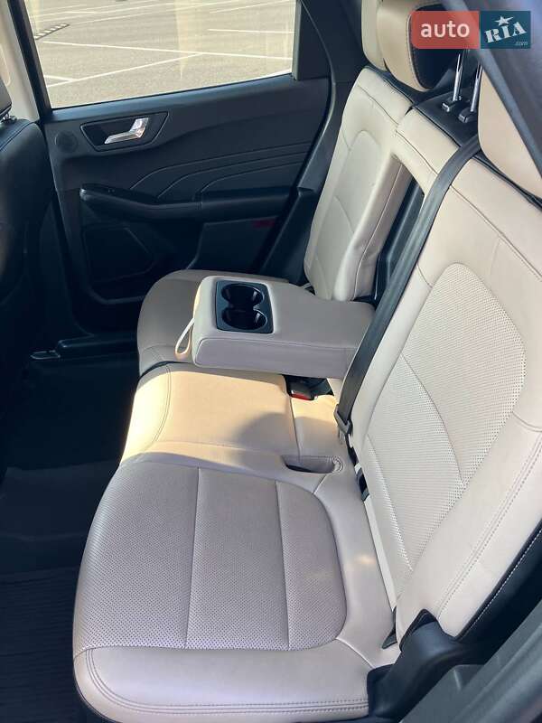 Внедорожник / Кроссовер Ford Escape 2021 в Киеве
