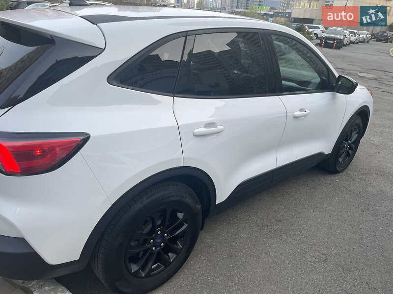 Внедорожник / Кроссовер Ford Escape 2020 в Киеве