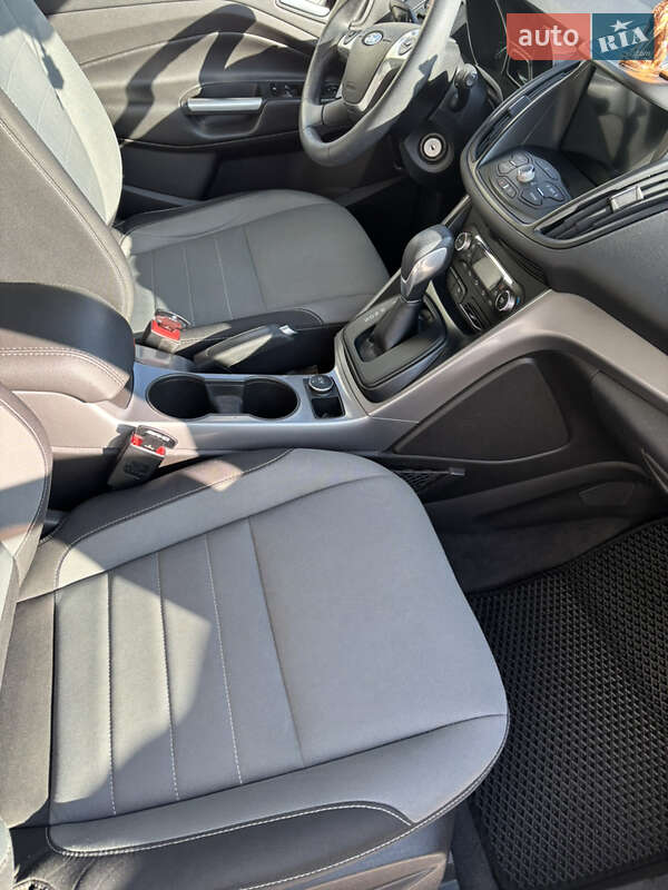 Внедорожник / Кроссовер Ford Escape 2016 в Ивано-Франковске