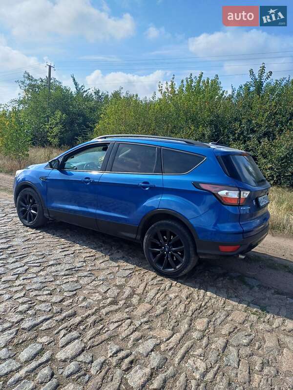 Позашляховик / Кросовер Ford Escape 2017 в Первомайську