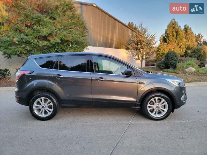 Внедорожник / Кроссовер Ford Escape 2017 в Львове