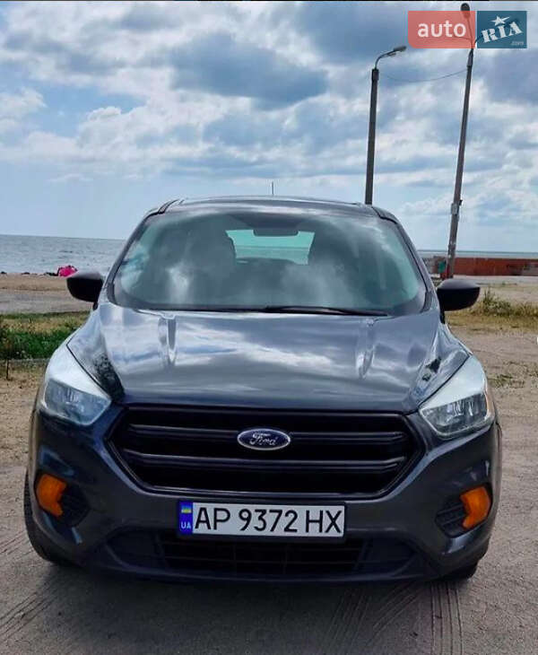 Внедорожник / Кроссовер Ford Escape 2017 в 