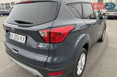 Внедорожник / Кроссовер Ford Escape 2018 в 