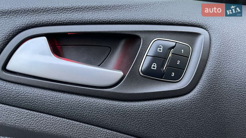 Внедорожник / Кроссовер Ford Escape 2015 в Львове
