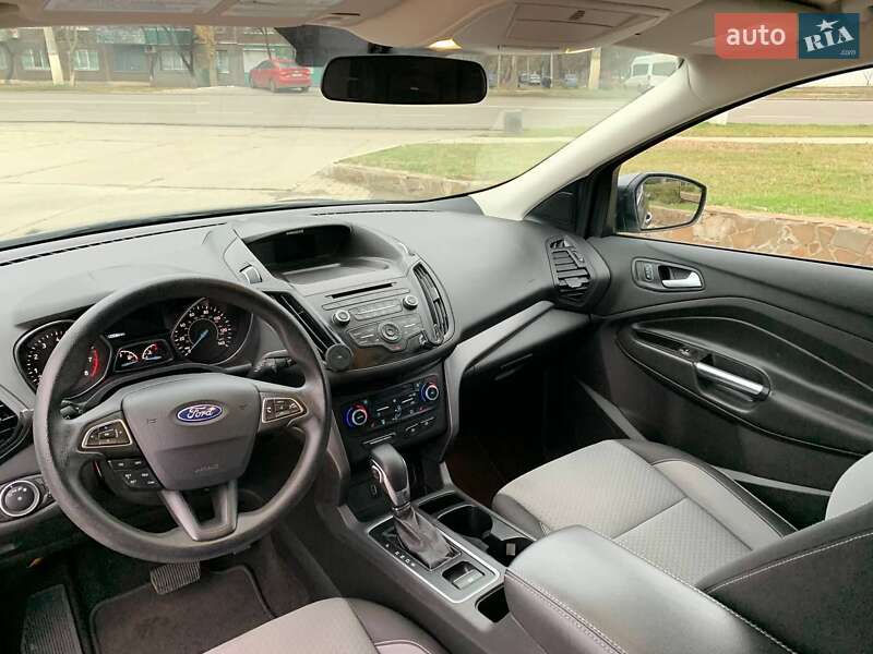 Внедорожник / Кроссовер Ford Escape 2017 в Каменец-Подольском