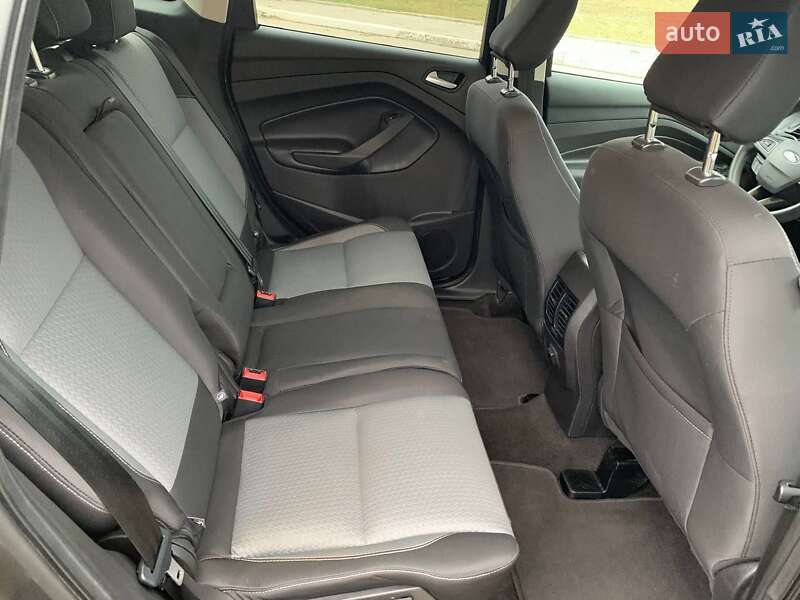 Внедорожник / Кроссовер Ford Escape 2017 в Каменец-Подольском