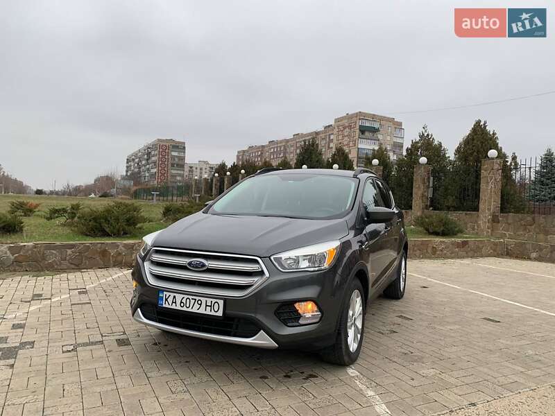 Внедорожник / Кроссовер Ford Escape 2017 в Каменец-Подольском
