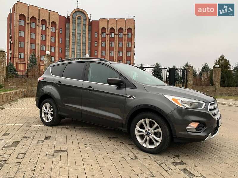 Внедорожник / Кроссовер Ford Escape 2017 в Каменец-Подольском