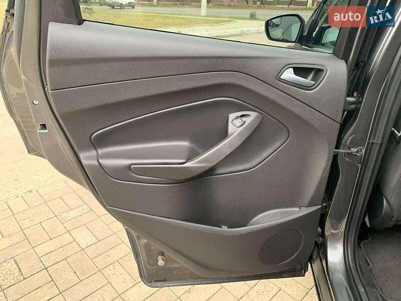 Внедорожник / Кроссовер Ford Escape 2017 в Каменец-Подольском