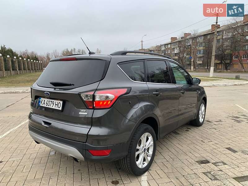 Внедорожник / Кроссовер Ford Escape 2017 в Каменец-Подольском