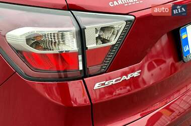 Внедорожник / Кроссовер Ford Escape 2016 в 