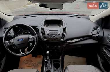 Внедорожник / Кроссовер Ford Escape 2016 в 