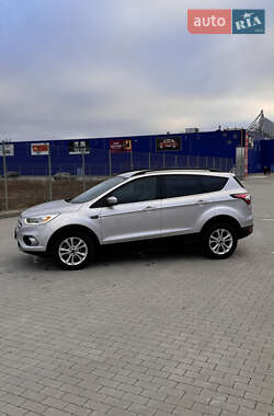 Внедорожник / Кроссовер Ford Escape 2017 в Виннице