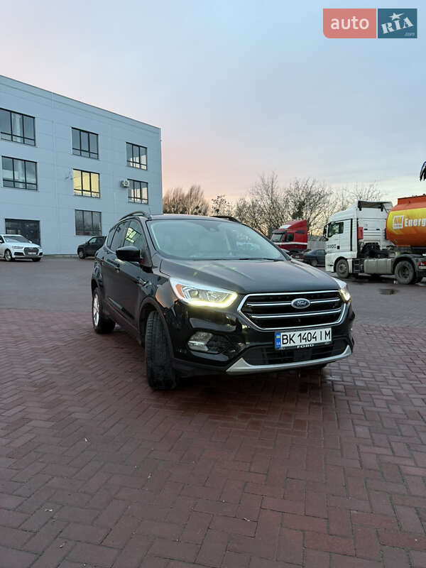 Внедорожник / Кроссовер Ford Escape 2018 в Ровно