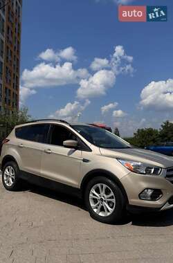 Внедорожник / Кроссовер Ford Escape 2018 в 