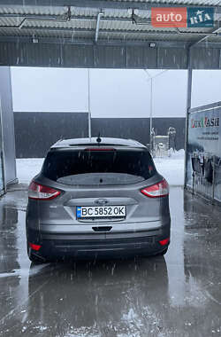 Внедорожник / Кроссовер Ford Escape 2012 в 