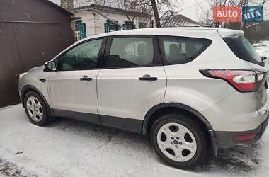 Внедорожник / Кроссовер Ford Escape 2017 в 