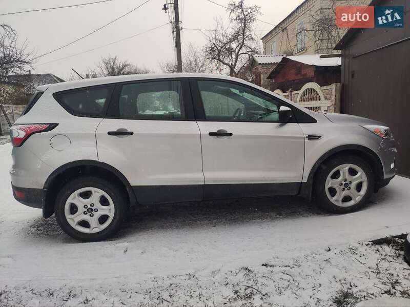 Внедорожник / Кроссовер Ford Escape 2017 в 