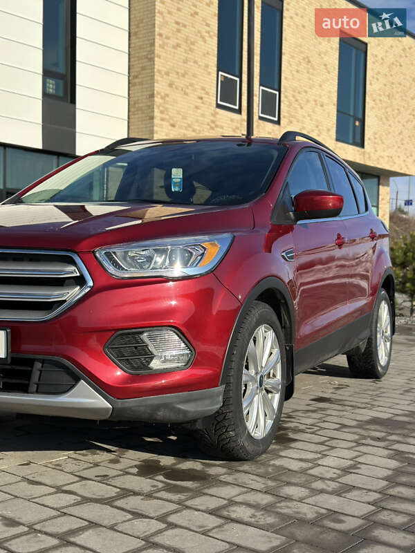 Внедорожник / Кроссовер Ford Escape 2018 в Хмельницком