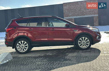 Позашляховик / Кросовер Ford Escape 2018 в 