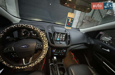 Позашляховик / Кросовер Ford Escape 2018 в 