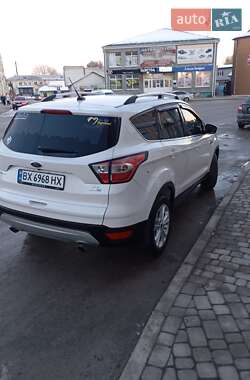 Внедорожник / Кроссовер Ford Escape 2017 в 